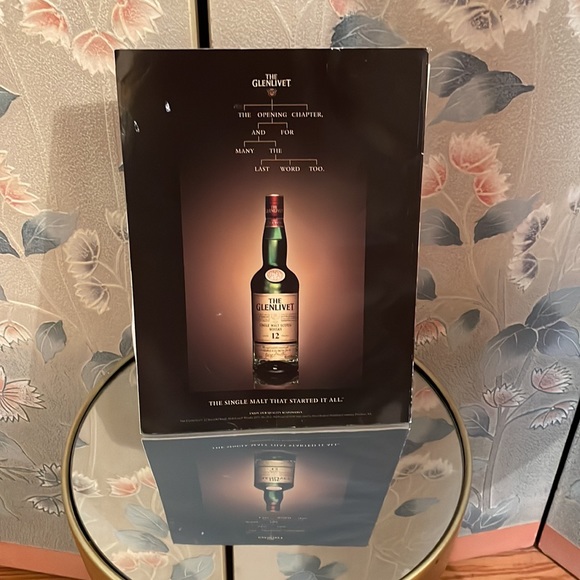 Playboy January 2011 La Dolce Pam . Pamela Anderson - Picture 2 of 3